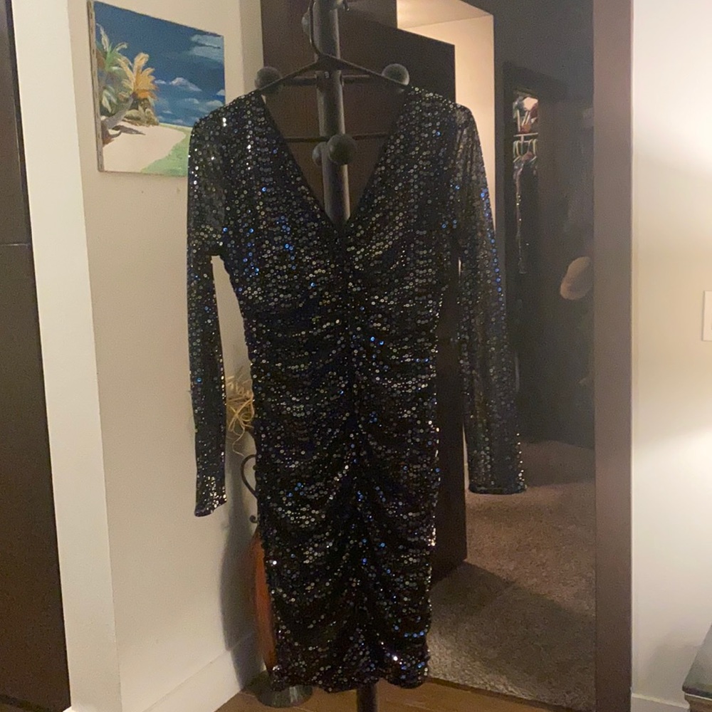 it's a black dress it can be used for women that are size small and medium